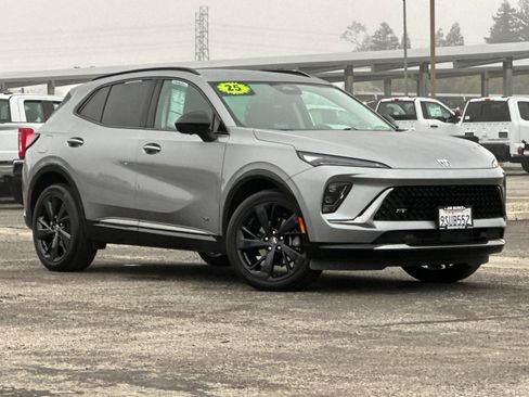 Used 2025 Buick Envision Sport Touring image 2