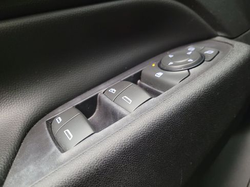 Used 2018 Chevrolet Equinox LT FWD image 27