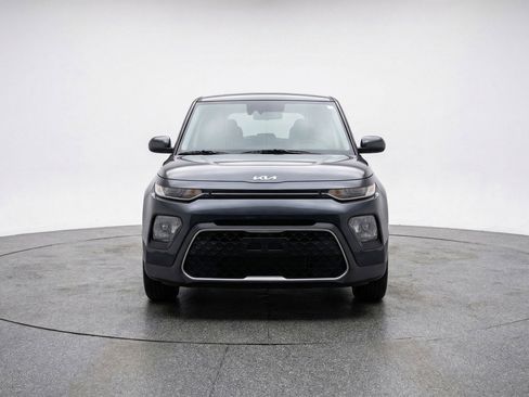 Used 2025 Kia Soul LX w/ LX Technology Package FWD image 2