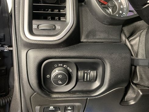 Used 2019 RAM 1500 Laramie AWD/4WD image 16