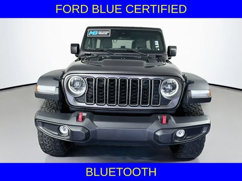 Used 2025 Jeep Wrangler Unlimited Rubicon AWD/4WD image 3