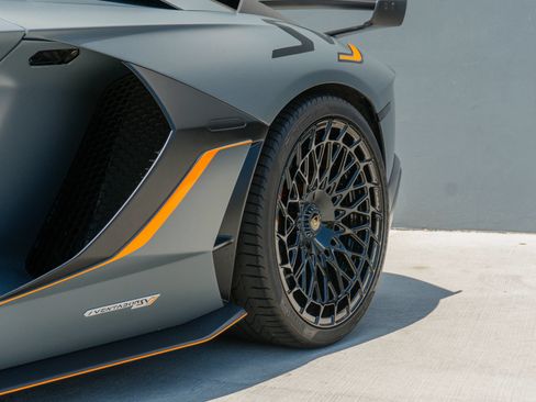 Used 2019 Lamborghini Aventador SVJ AWD/4WD image 26