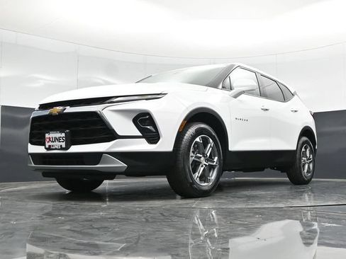 Used 2025 Chevrolet Blazer LT FWD image 58