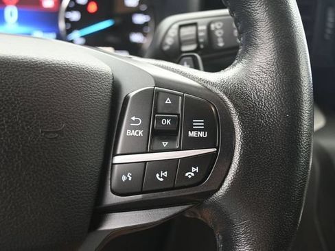 Used 2020 Ford Explorer XLT AWD/4WD image 32