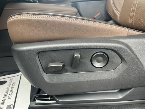 New 2025 Chevrolet Suburban High Country image 19