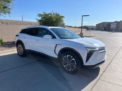 Used 2024 Chevrolet Blazer EV LT AWD/4WD image 3