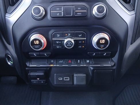 Used 2020 GMC Sierra 1500 SLE w/ SLE Value Package AWD/4WD image 4