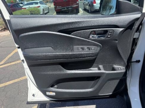 Used 2017 Honda Pilot Touring image 11