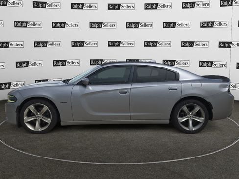 Used 2018 Dodge Charger R/T RWD image 3