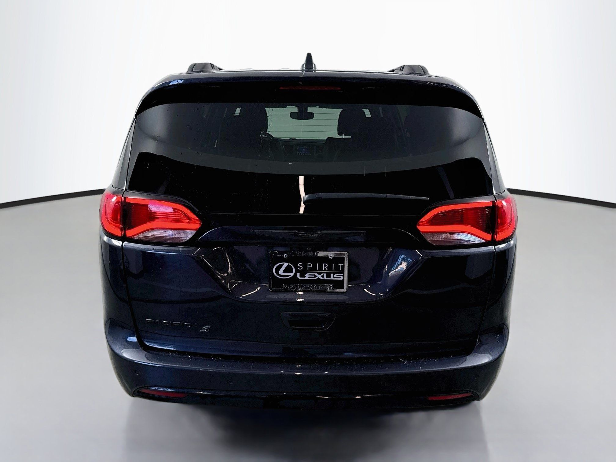 Used 2020 Chrysler Pacifica Touring-L w/ S Appearance Package FWD image 6
