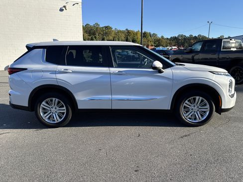 Used 2022 Mitsubishi Outlander ES image 9