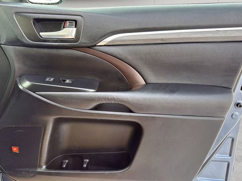 Used 2019 Toyota Highlander Limited image 10