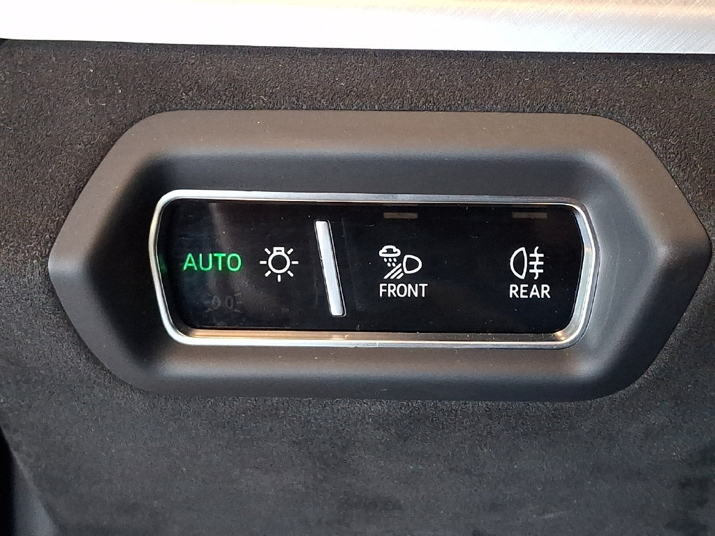Used 2021 Lamborghini Urus AWD/4WD image 29