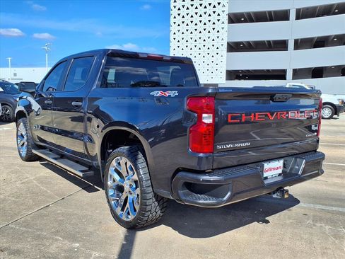 Used 2023 Chevrolet Silverado 1500 Custom image 3