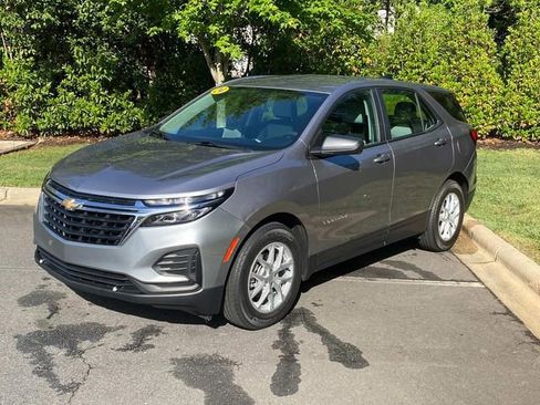 Used 2024 Chevrolet Equinox LS w/ Driver Confidence II Package FWD image 3