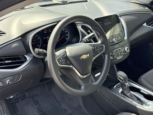 Used 2025 Chevrolet Malibu LT FWD image 8