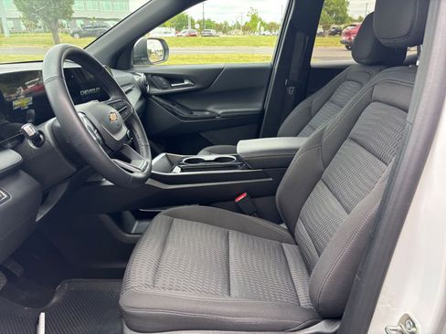 Used 2025 Chevrolet Equinox LT FWD image 28