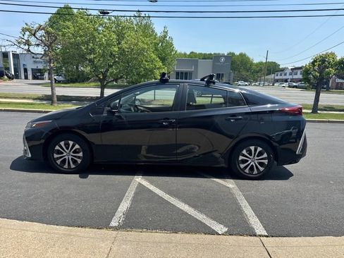 Used 2022 Toyota Prius Prime Limited FWD image 6