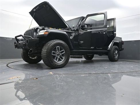 Used 2023 Jeep Gladiator Sport image 27