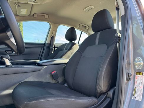 Used 2025 Nissan Sentra SV image 16