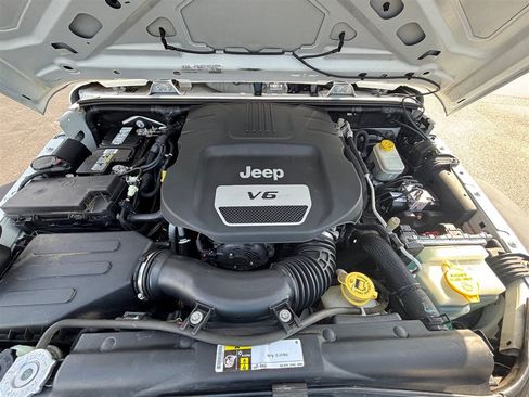 Used 2015 Jeep Wrangler Unlimited Sport w/ Connectivity Group AWD/4WD image 34