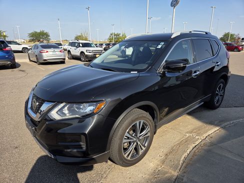 Used 2019 Nissan Rogue SV w/ Premium Package AWD/4WD image 2