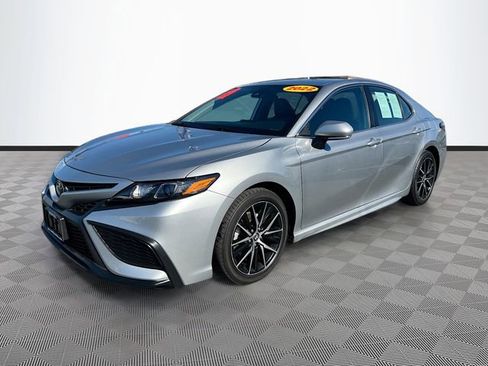 Used 2022 Toyota Camry SE FWD image 3