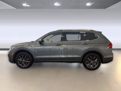 Used 2023 Volkswagen Tiguan SE FWD image 2