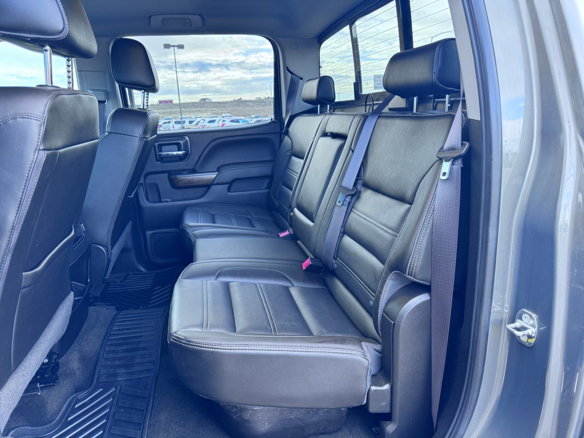 Used 2017 GMC Sierra 2500 Denali w/ Duramax Plus Package AWD/4WD image 11