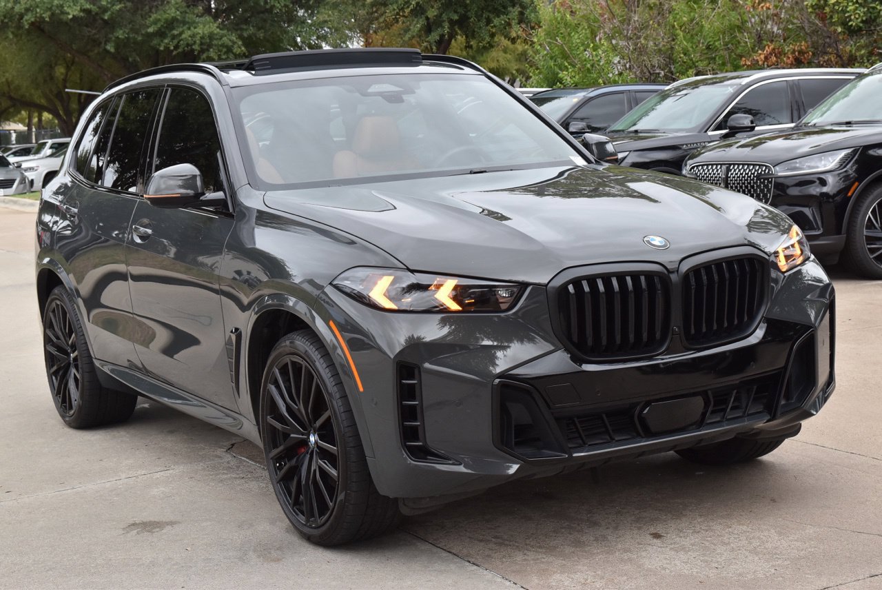 Used 2025 BMW X5 xDrive40i w/ M Sport Package AWD/4WD image 4