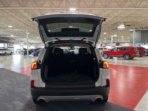 Used 2020 Ford Escape SE image 12