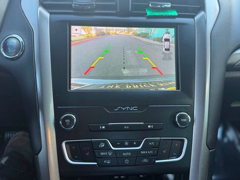 Used 2019 Ford Fusion SE FWD image 16