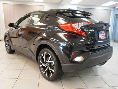Used 2018 Toyota C-HR XLE image 3
