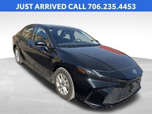 Used 2025 Toyota Camry LE image 1