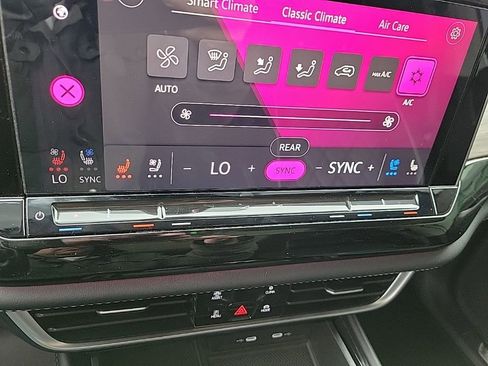 Used 2024 Volkswagen Atlas SEL Premium R-Line image 25