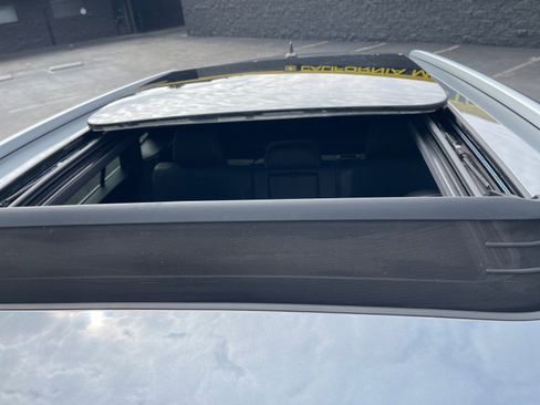 Used 2021 Volkswagen Atlas Cross Sport SE w/ Panoramic Sunroof Package image 23