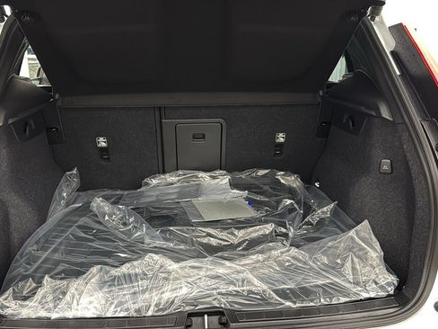 Used 2026 Volvo XC40 B4 Plus w/ Climate Package image 29