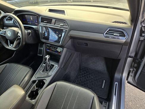 Used 2022 Volkswagen Tiguan SE R-Line FWD image 16