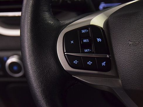 Used 2022 Ford Explorer XLT w/ Equipment Group 202A image 24