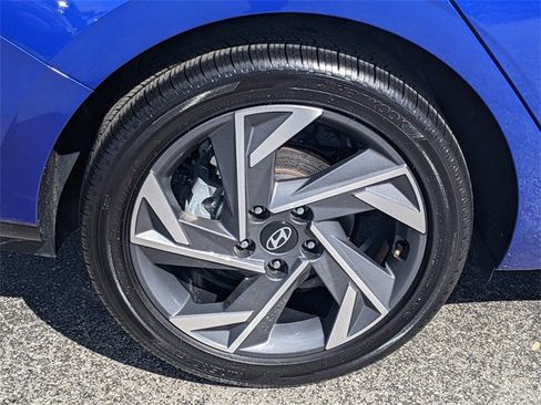Used 2025 Hyundai Elantra SEL image 8