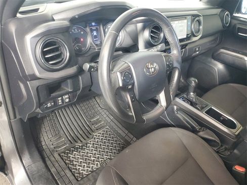 Used 2017 Toyota Tacoma TRD Sport image 10