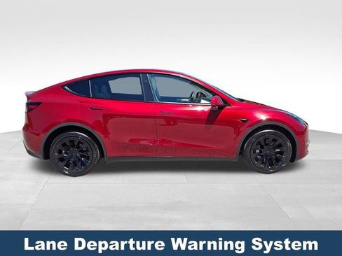 Used 2024 Tesla Model Y Long Range AWD/4WD image 9