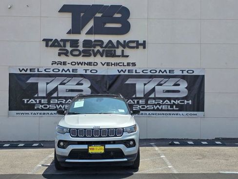 Used 2025 Jeep Compass Limited AWD/4WD image 3