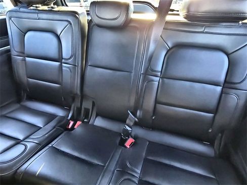 Used 2018 Lincoln Navigator Select image 22