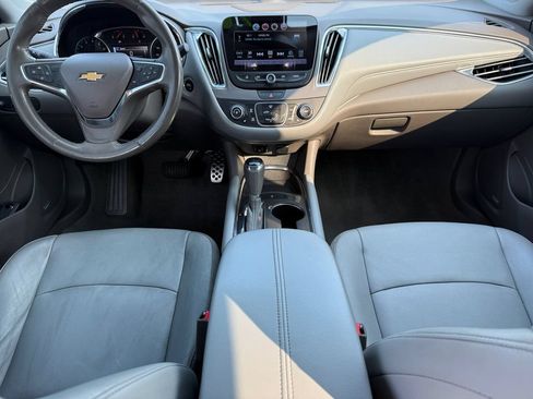 Used 2017 Chevrolet Malibu LT w/ Leather Package FWD image 13