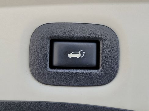 Used 2017 Nissan Rogue SV image 14