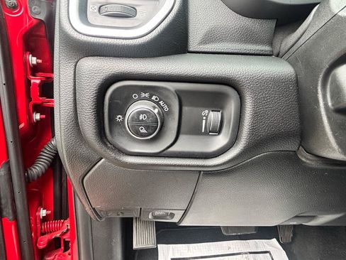 Used 2024 RAM 2500 Big Horn AWD/4WD image 18