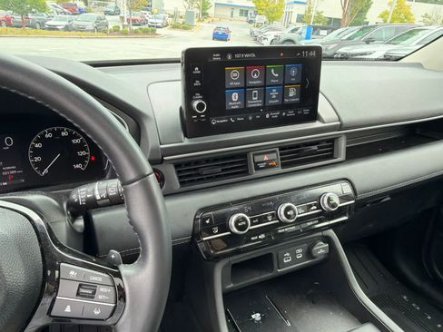 Certified 2025 Honda Pilot Touring image 24
