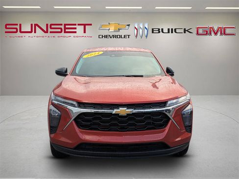 Certified 2024 Chevrolet Trax LS FWD image 2