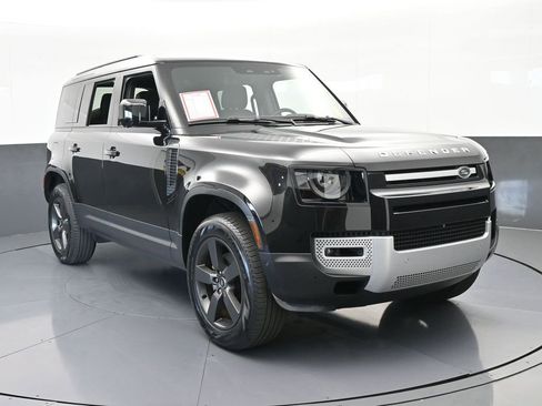 Used 2025 Land Rover Defender 110 S image 9